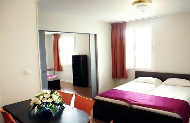 شقة بسرير كينج وسريرين منفصلين لذوي الإعاقة، Apart'hotel Sainte-Marthe 2/3
