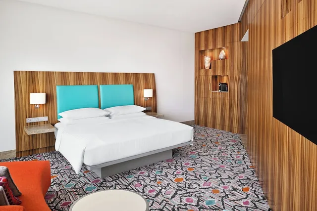 غرفة ديلوكس بسرير كينج، Andaz Capital Gate, Abu Dhabi, by Hyatt 3/4