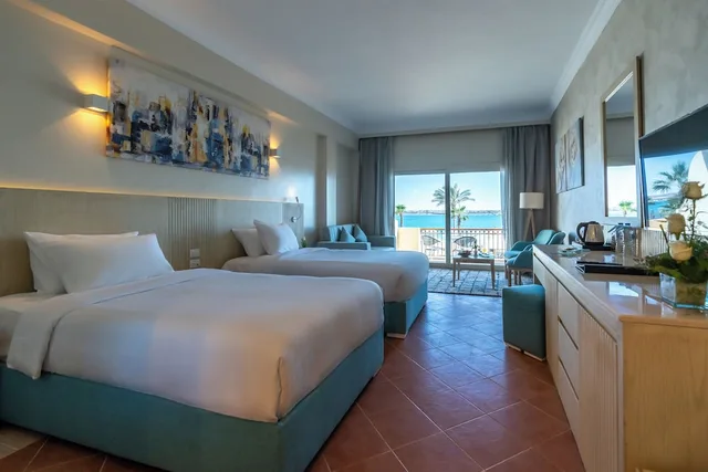 غرفة ديلوكس بسرير كينج بإطلالة على البحيرة مع أريكة للمدخنين، Safir Marsa Matrouh Resort 4/6