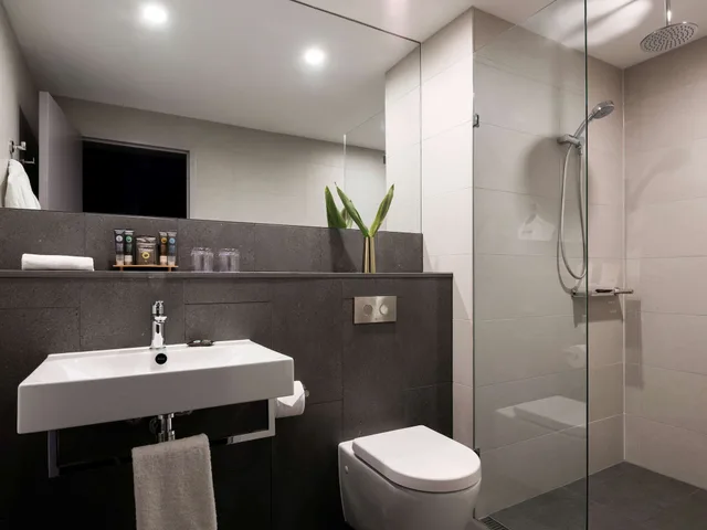 Superior, King Bed, Novotel Perth Murray Street 3/6