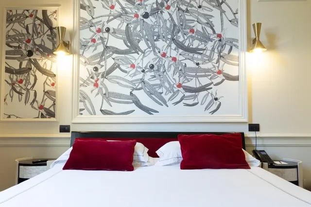 جناح رئاسي بسريرين كينج مع أريكة، Roma Luxus Hotel 7/10