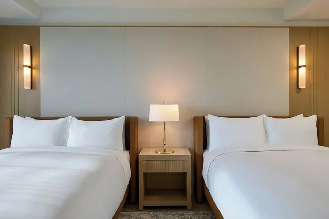 غرفة ديلوكس بسريرين كوين، JW Marriott Reston Station 1/8