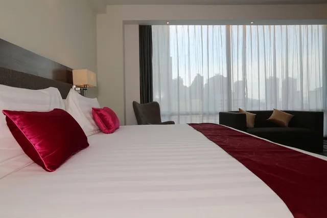 Premier, King Bed, WP Hotel 2/4