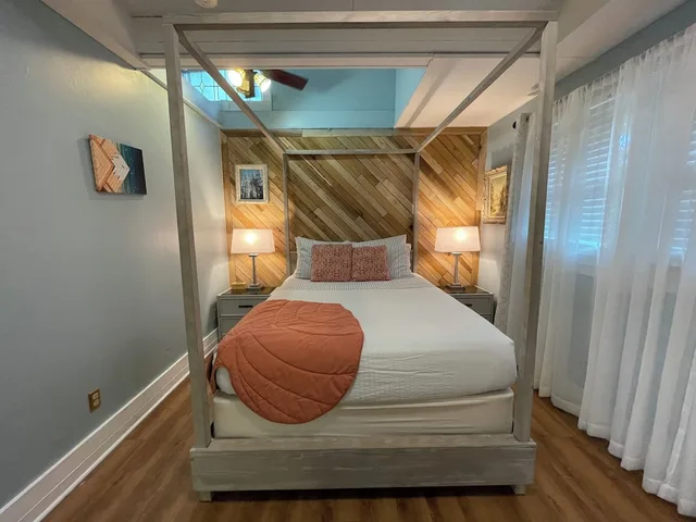 جناح ديلوكس بسريرين كوين بإطلالة على الفناء بغرفتي نوم، Peace and Plenty Inn B&B 5/5