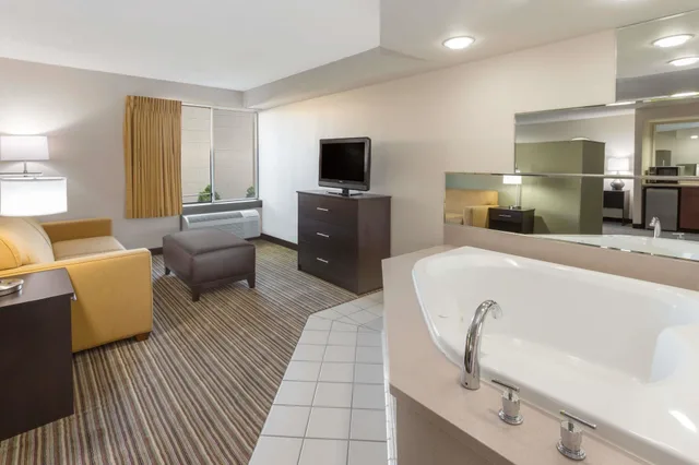 جناح استوديو بسرير كينج، Super 8 By Wyndham Madison South 4/4