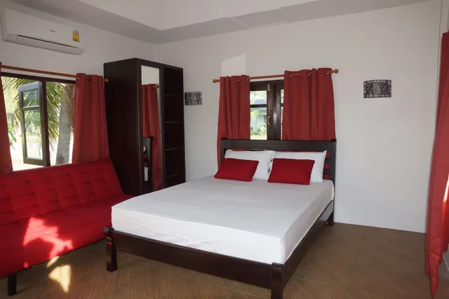 4 Bedrooms, Pool, Romantic, Villa, 1 King and 1 Single Beds, 3 Queen Beds, River View, 2 Sofa, Rayong Rental Villas 2/4