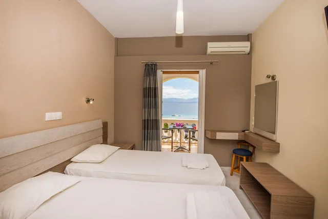استوديو سوبيريور بسريرين منفصلين بإطلالة على البحر في الطابق الأرضي، Dionysos Apartments 1/5
