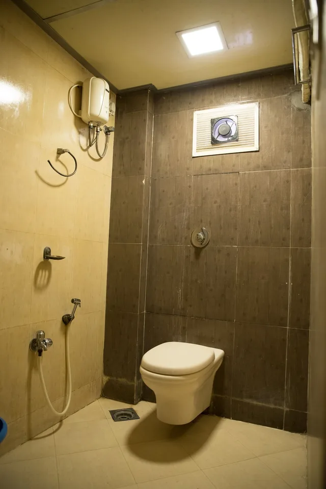 Deluxe, Double Bed, Hotel Alibaba Mumbai 8/10