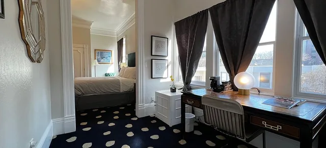 جناح بسرير كينج، The Sterling Hotel 3/3