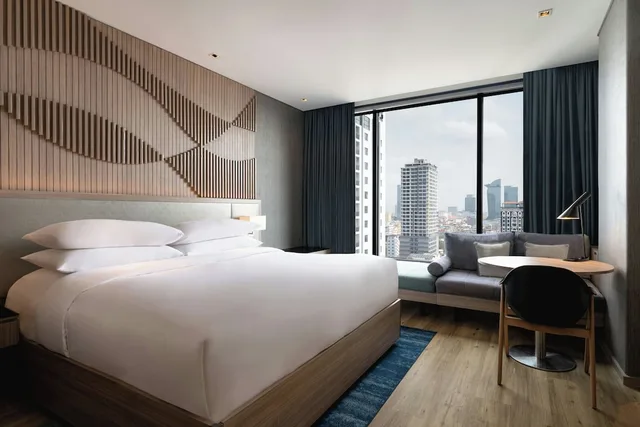 غرفة كلوب بسرير كينج بإطلالة على المدينة مع أريكة، Courtyard Phnom Penh 1/2