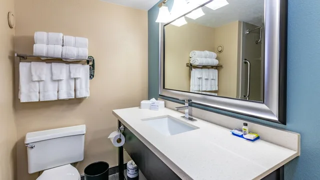 غرفة قياسية بسريرين كوين، Holiday Inn Express Boise University Area 4/4