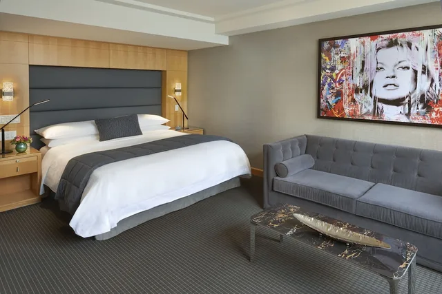 غرفة بريميير فاخرة بسرير كينج، SoHo Hotel Toronto 1/6