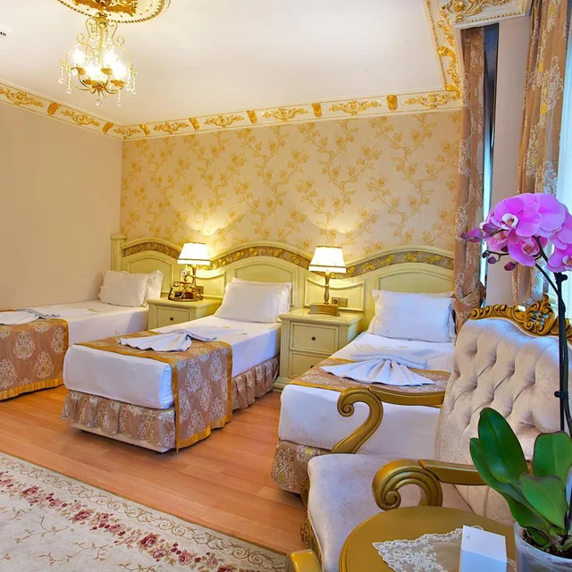 غرفة ثلاثية، White House Hotel Istanbul 8/10