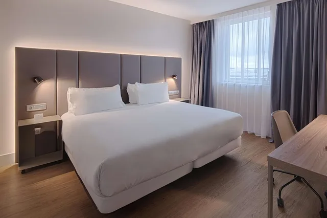 جناح بسرير كينج بشرفة، NH Roma Villa Carpegna 1/3