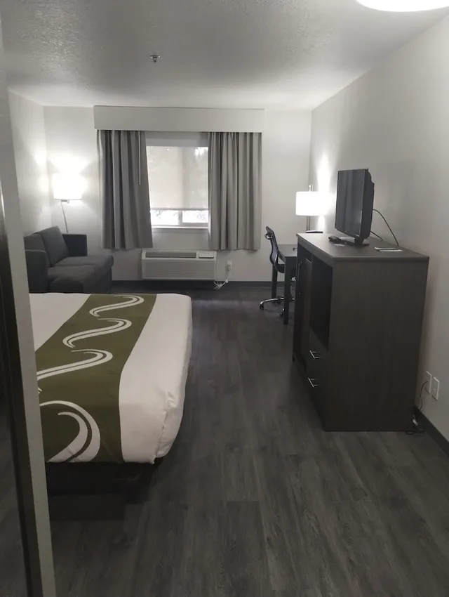 Standard, King Bed, Sofa, Quality Inn & Suites Wilsonville OR 3/3
