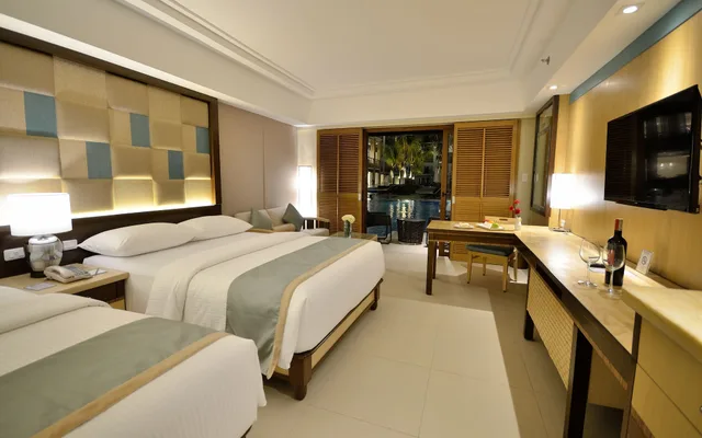 Premier, 1 Queen and 1 Single Bed, Direct Pool Access، Henann Resort Alona Beach 6/8