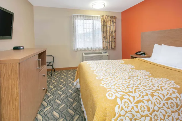 جناح بسرير كوين، Days Inn Suites By Wyndham Arlington Near Six Flags 1/8