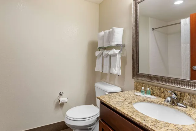 Efficiency, Suite, 2 Queen Beds, Sofa، MainStay Suites Near Denver Downtown 10/10