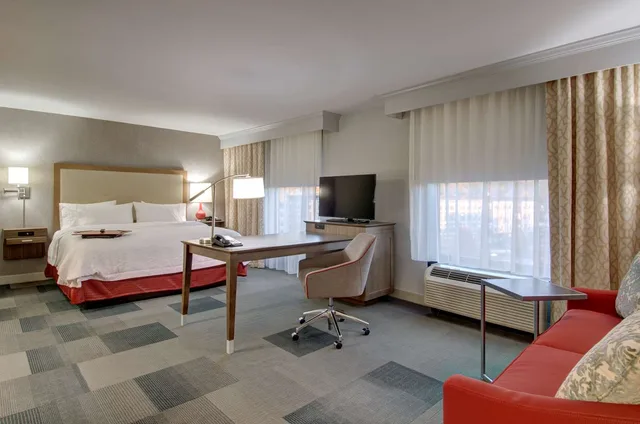 جناح استوديو بسرير كينج، Hampton Inn And Suites Springfield Downtown 1/2