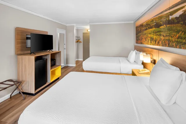 غرفة رباعية بسريرين مزدوجين، Days Inn by Wyndham Columbus East Airport 4/6