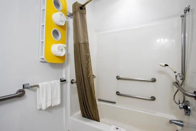 Suite, Queen Bed, Motel6 El Paso, TX - Southeast 7/7