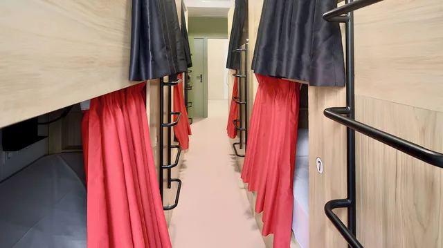 Mixed Dorm, 10 Beds, Shared Bathroom، Malacuna Barcelona 4/6