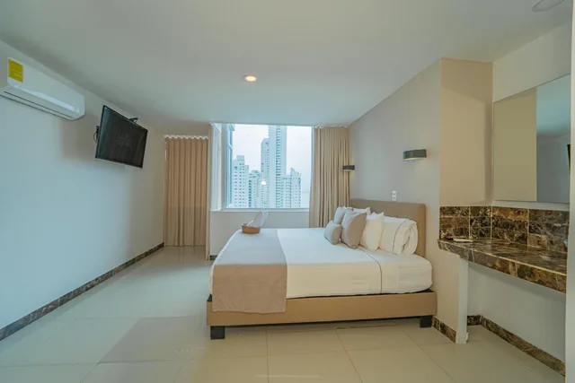 غرفة سوبيريور عائلية بإطلالة جزئية على البحر، La Gran Via Hotel 7/10