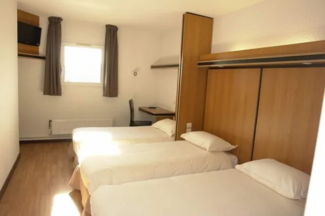 غرفة ثلاثية بثلاثة أسرّة، Hotel La Bonne Etape 2/5