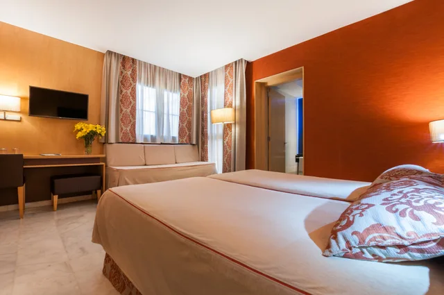Room, Double or Twin Bed, with Extra Bed, Medinaceli Hotel 4/10