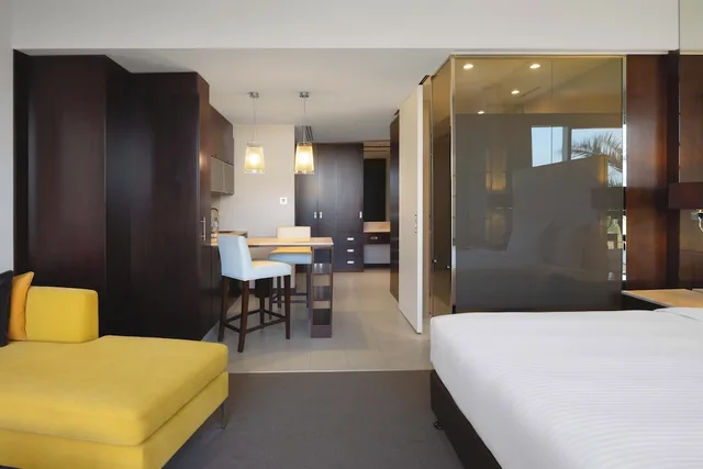 Studio, Queen Bed, Kitchenette, Centro Sharjah Rotana 5/8