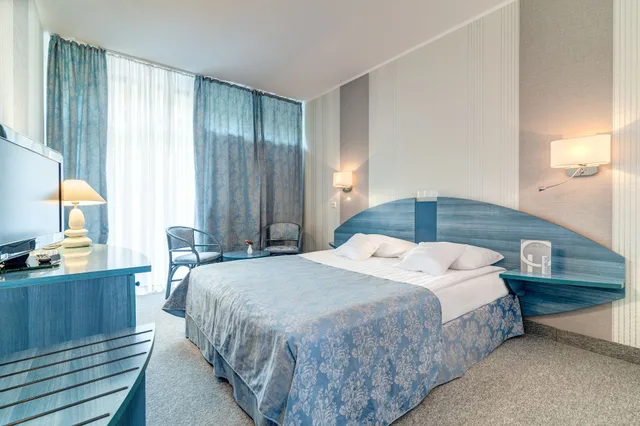 غرفة سوبيريور بسرير كوين، Continental Hotel 3/10