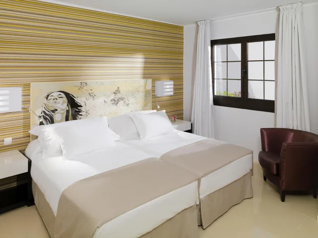 جناح بسريرين منفصلين بإطلالة على المسبح، H10 White Suites - Adults Only 1/1