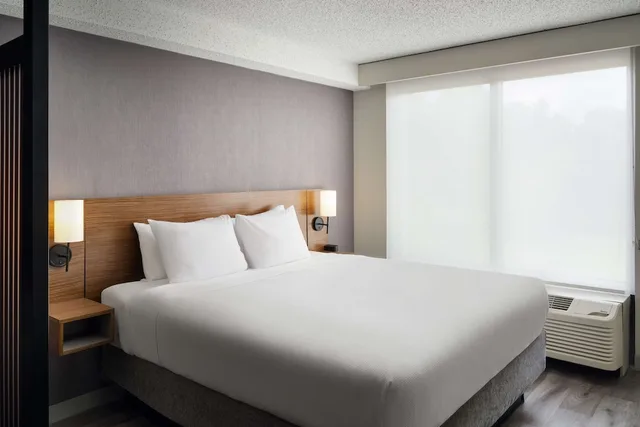غرفة بسرير كينج في طابق مرتفع، Hyatt Place Greensboro 1/6