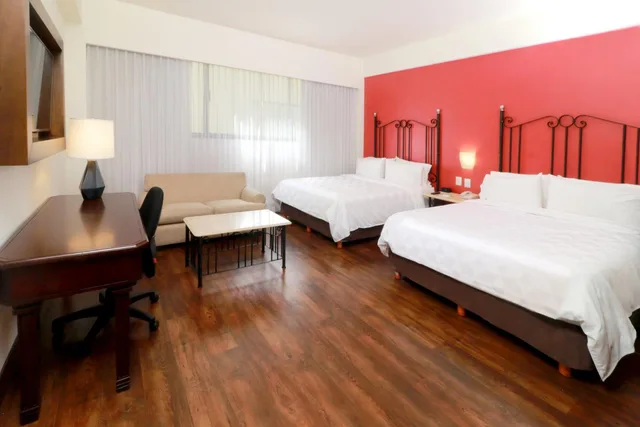 Premium, Queen Bed, Jumeirah Avenue View، Holiday Inn & Suites Guadalajara Centro Historico 1/8