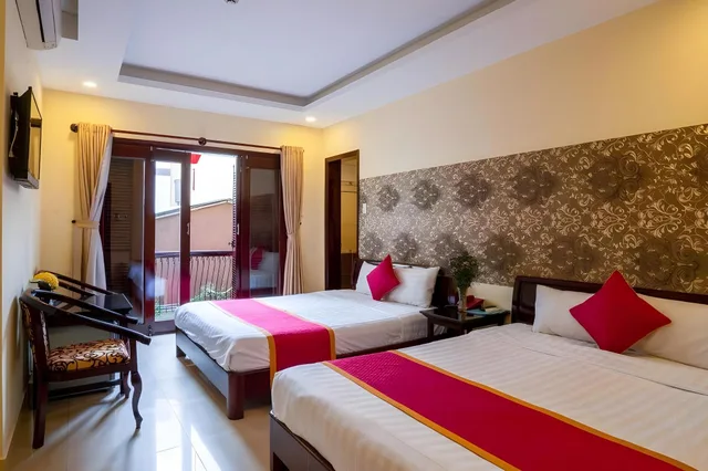 Room, Triple, Queen Bed, Golden River Hotel 1/1