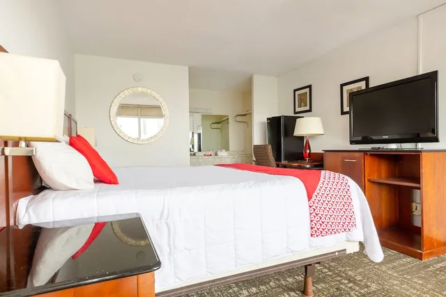 غرفة بسرير مزدوج، Americas Best Value Inn Rockford 2/6
