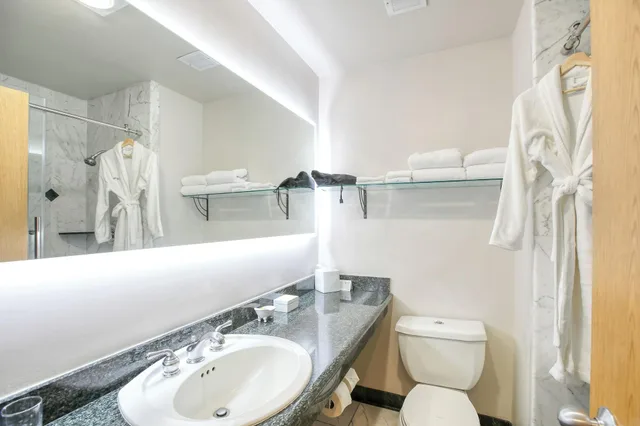 غرفة بسريرين مزدوجين بإطلالة على المدينة بشرفة بجاكوزي، Sea Venture Beach Hotel And Restaurant 4/4