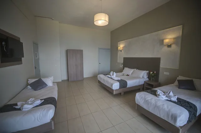 غرفة قياسية رباعية بأربعة أسرّة، Europa Hotel 1/3