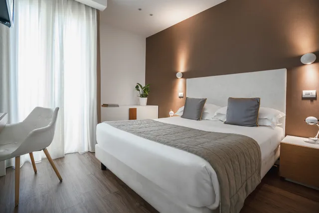 Suite, Hotel Select Suites & Spa 1/2