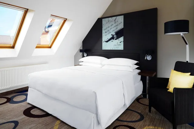 Art, Suite، Sheraton Hannover Pelikan Hotel 1/2