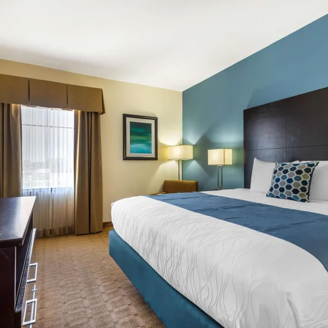 جناح مع أريكة، Best Western Plus Lytle Inn and Suites 1/6