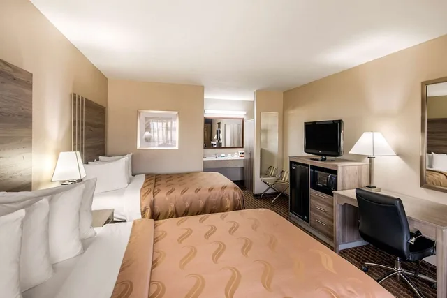 غرفة قياسية بسريرين كوين للمدخنين، Quality Inn Paris 10/10