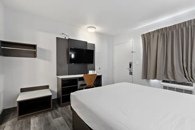 غرفة بسرير كوين، Motel6 Oceanside, CA 3/10