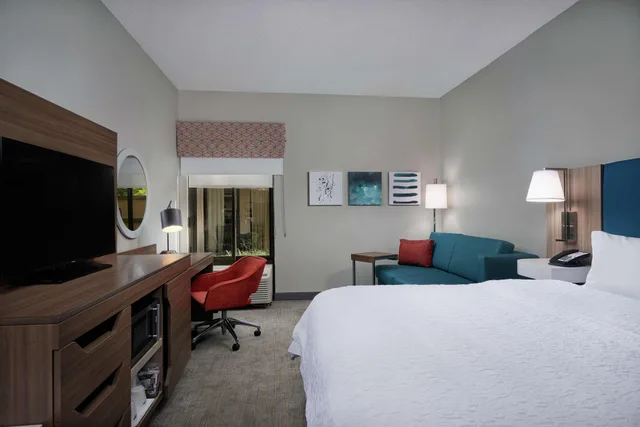 Study, King Bed, Sofa, Balcony، Hampton Inn Jupiter/Juno Beach 1/3