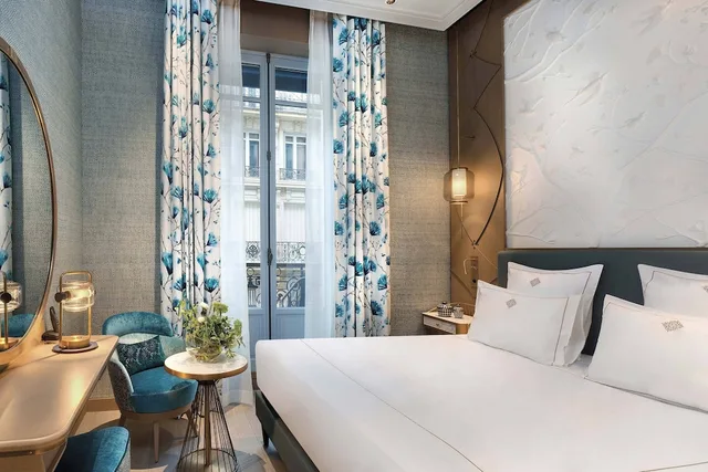 Privilege, Queen Bed, Street View, City View، Le Demeure Montaigne 3/7