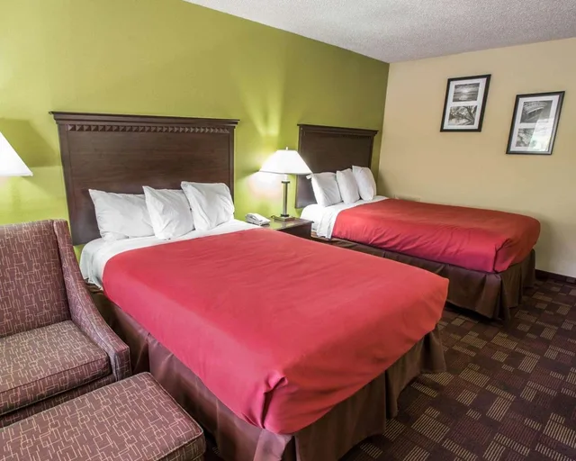 غرفة بسريرين مزدوجين، Econo Lodge Biltmore 2/4