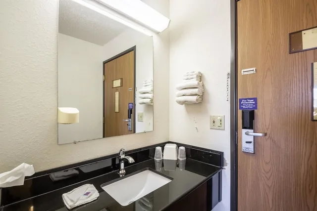 جناح بسريرين مزدوجين، Motel6 Saukville, WI 4/7