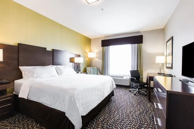 جناح بسرير كينج بمطبخ صغير، Holiday Inn Express & Suites Spruce Grove - Stony Plain 5/6
