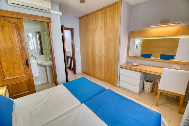 2 Bedrooms, Apartment, 2 Double and Twin Beds, Sofa، Ona Las Rosas 6/10