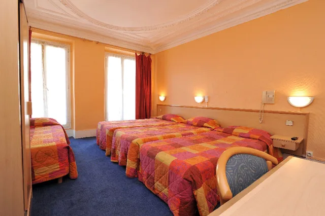 غرفة رباعية بسرير مزدوج وسريرين منفصلين، Altona Hotel 5/10